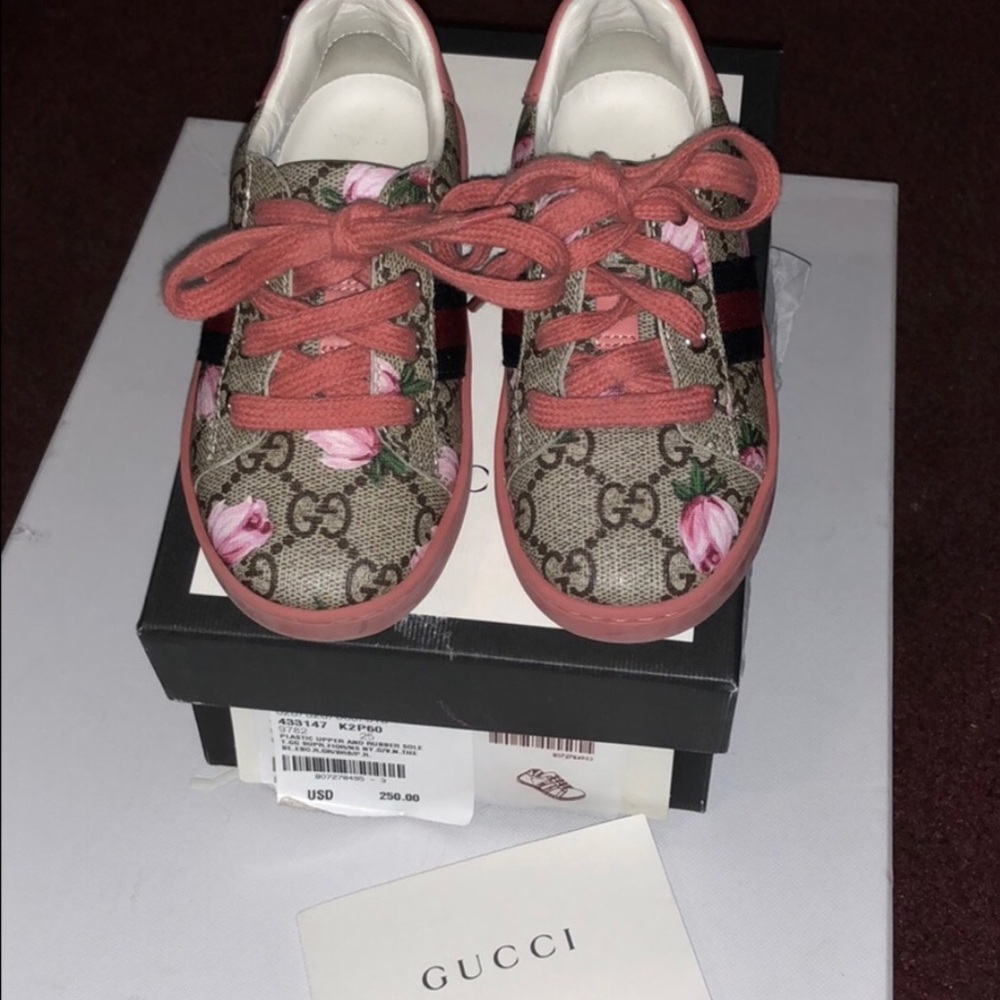 ***Sold***Toddler Gucci Sneakers sz 25